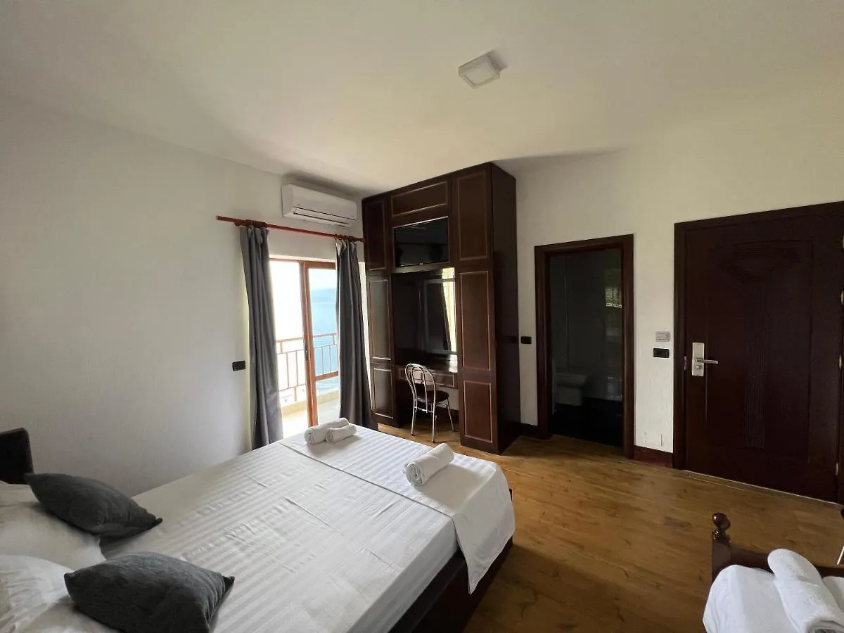 Hotel Victoria Memlishte 4*,  Albania