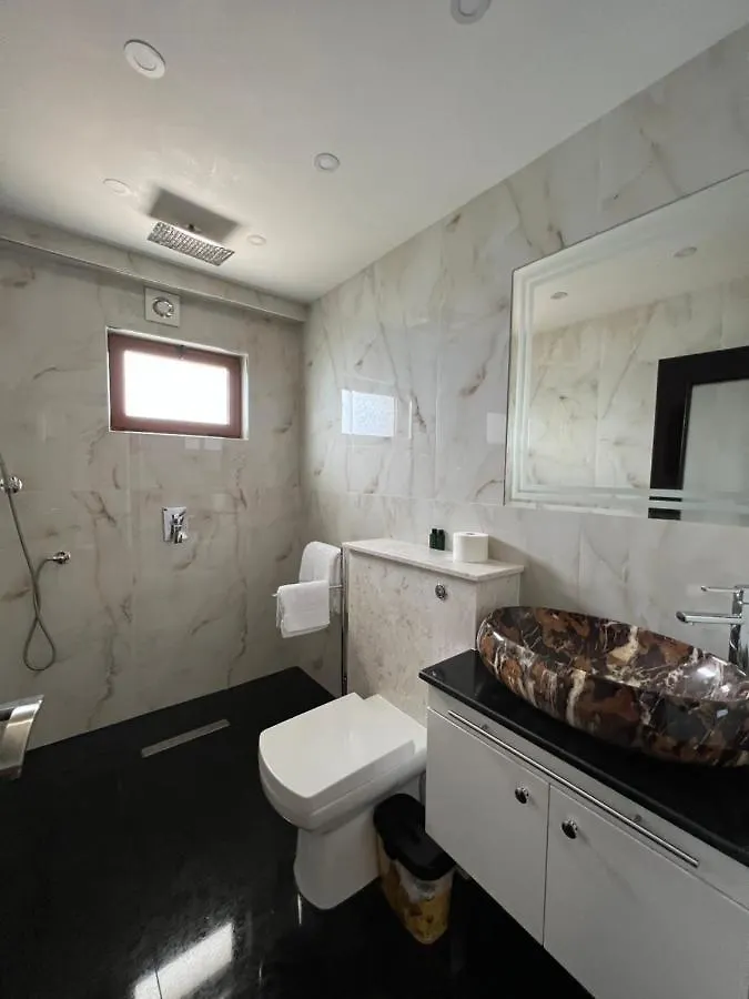 Hotel Victoria Memlishte 4*,  Albania